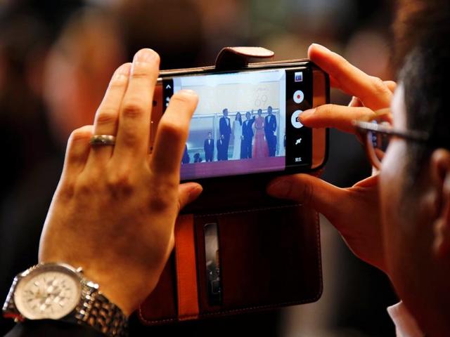 A guest takes a picture of South Korean director Park Chan-Wook and cast members Kim Min-hee, Ha Jung-woo and Kim Tae-ri as they arrive on the red carpet for the screening of the film “The Handmaiden” (Agassi or Mademoiselle) in competition at the 69th Cannes Film Festival in Cannes, France. (REUTERS) A guest takes a picture of South Korean director Park Chan-Wook and cast members Kim Min-hee, Ha Jung-woo and Kim Tae-ri as they arrive on the red carpet for the screening of the film “The Handmaiden” (Agassi or Mademoiselle) in competition at the 69th Cannes Film Festival in Cannes, France. (REUTERS)