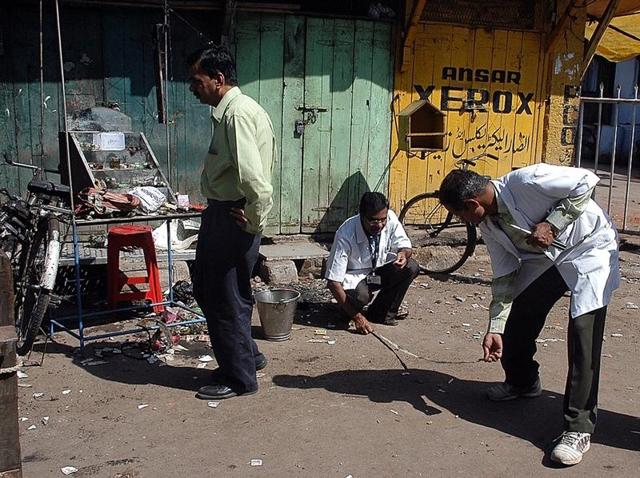 Forensic experts search for clues at the blast site in Maharashtra’s Malegaon on September 30, 2008.(HT File Photo) Forensic experts search for clues at the blast site in Maharashtra’s Malegaon on September 30, 2008.(HT File Photo)