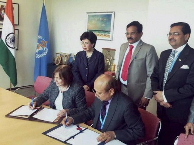 AYUSH secretary Ajit Mohan Sharan and assistant director general, health systems and innovations, WHO, Dr Marie Kieny sign the agreement for collaboration in traditional systems of medicine.(PTI) AYUSH secretary Ajit Mohan Sharan and assistant director general, health systems and innovations, WHO, Dr Marie Kieny sign the agreement for collaboration in traditional systems of medicine.(PTI)