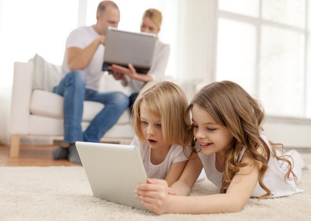 Experts point out that these days, the first thing that many parents do when their young kids get too difficult to control is to give them mobile phones or a tablet to keep them distracted. (Shutterstock ) Experts point out that these days, the first thing that many parents do when their young kids get too difficult to control is to give them mobile phones or a tablet to keep them distracted. (Shutterstock )