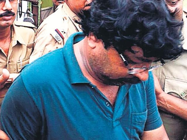 Prime accused Trinamool strongman Tapas Mullick claimed he was at the scene to break the scuffle between the youth and his attackers. Prime accused Trinamool strongman Tapas Mullick claimed he was at the scene to break the scuffle between the youth and his attackers.
