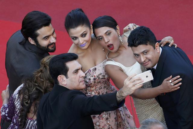 Actor Aishwarya Rai Bachchan takes a selfie with the Sarbjit team as she arrives on red carpet for the screening of the film, Mal de pierres (From the Land of the Moon) at the 69th Cannes Film Festival in Cannes, France, on Sunday. (REUTERS) Actor Aishwarya Rai Bachchan takes a selfie with the Sarbjit team as she arrives on red carpet for the screening of the film, Mal de pierres (From the Land of the Moon) at the 69th Cannes Film Festival in Cannes, France, on Sunday. (REUTERS)