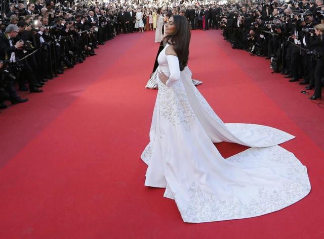 Sonam Kapoor poses on the red carpet for the screening of the film "Mal de pierres" (From the Land of the Moon) in competition at the 69th Cannes Film Festival in Cannes. (REUTERS) Sonam Kapoor poses on the red carpet for the screening of the film "Mal de pierres" (From the Land of the Moon) in competition at the 69th Cannes Film Festival in Cannes. (REUTERS)