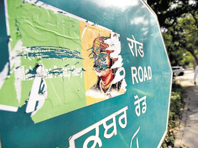 Posters pasted on signages of Akbar Road naming it as Maharana Pratap Road. The posters were later removed. (Arvind Yadav/HT Photo) Posters pasted on signages of Akbar Road naming it as Maharana Pratap Road. The posters were later removed. (Arvind Yadav/HT Photo)