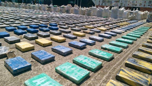 Handout picture released by the Colombian police showing eight tons of seized cocaine in Turbo, Antioquia department, on May 15, 2016. (AFP)