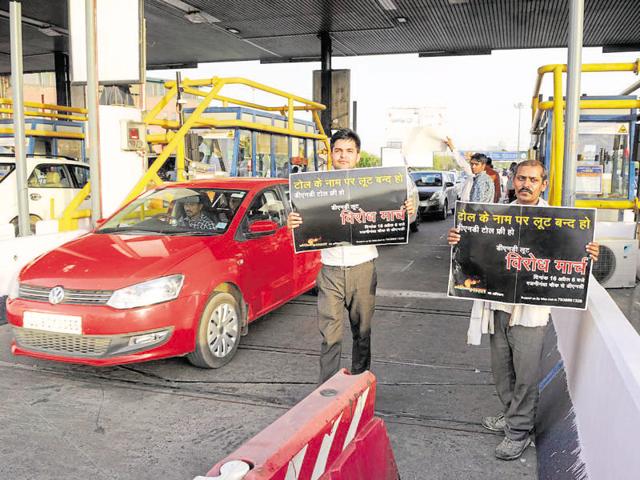 Residents have been demanding removal of toll charges at DND Flyway for three years. (HT File Photo) Residents have been demanding removal of toll charges at DND Flyway for three years. (HT File Photo)