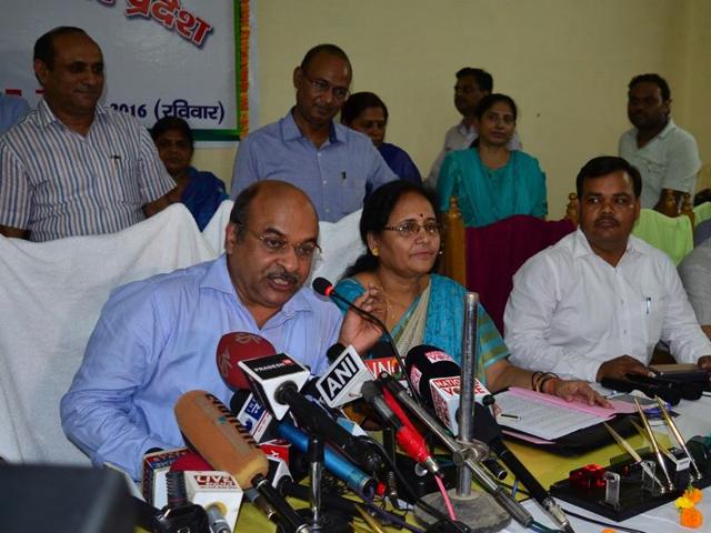 Director of Uttar Pradesh Madhyamik Shiksha Parishad, Amarnath Verma, declares the results of Class 10 and Class 12 examinations in Allahabad. (Anil Kumar Maurya/HT photo)
