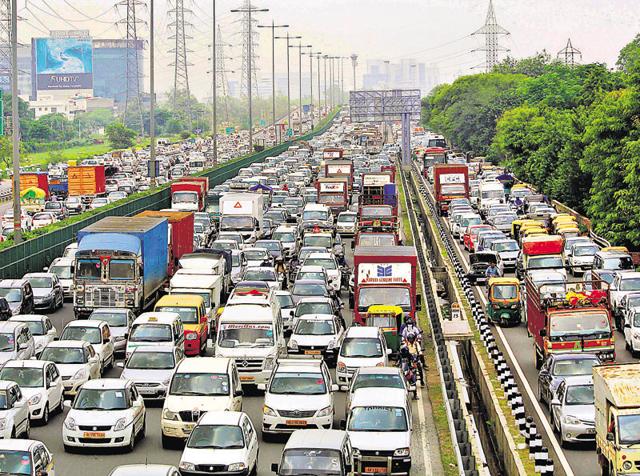 Iffco Chowk is one of the intersections on the Delhi-Gurgaon Expressway where an underpass has been proposed.(HT File Photo)