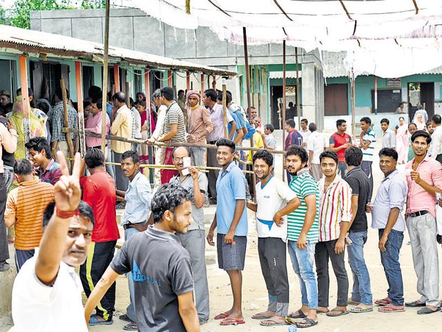 Voters in queue on Sunday. Bhati ward in South Delhi Municipal Corporation witnessed the highest voter turnout at 64.36%, Matiala in the same corporation had the least turnout of 33%. (Arvind Yadav/Hindustan Times) Voters in queue on Sunday. Bhati ward in South Delhi Municipal Corporation witnessed the highest voter turnout at 64.36%, Matiala in the same corporation had the least turnout of 33%. (Arvind Yadav/Hindustan Times)