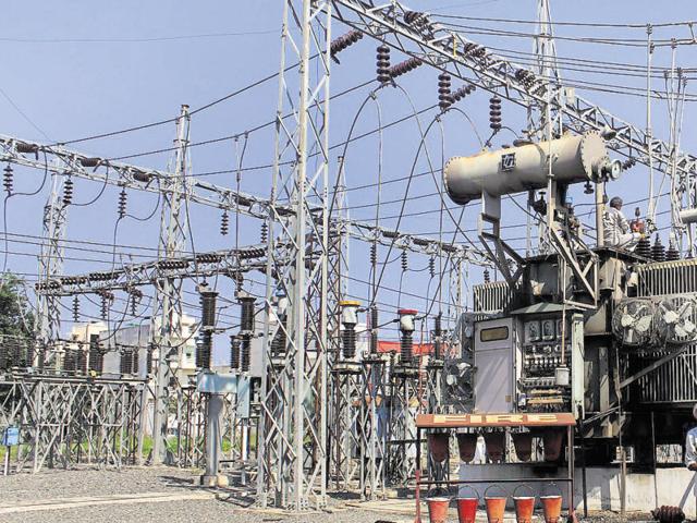 The ‘Bijli Bill Vivad Samadhan Scheme’, which was launched by chief minister Arvind Kejriwal on August 30 for a month, has been extended multiple times. (Hindustan Times) The ‘Bijli Bill Vivad Samadhan Scheme’, which was launched by chief minister Arvind Kejriwal on August 30 for a month, has been extended multiple times. (Hindustan Times)