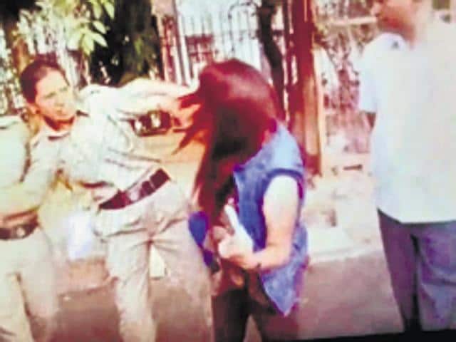 Drunk woman slaps a woman constable at Vasant Vihar police station.(HT Photo)