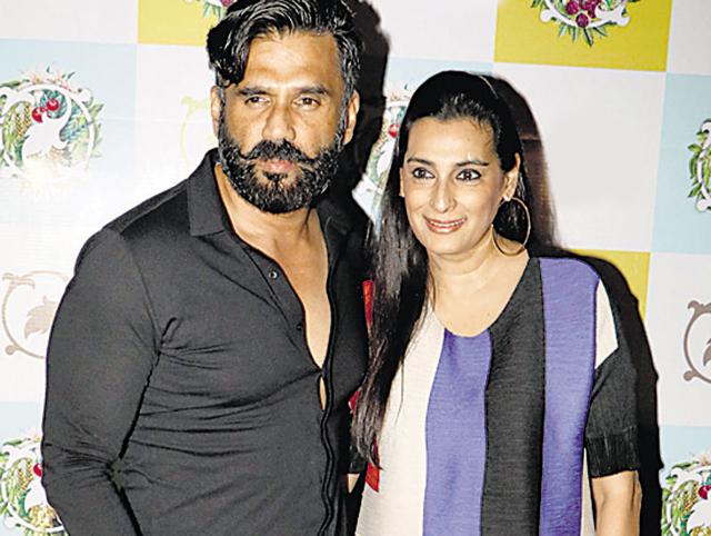 Suniel and Mana Shetty posed for the shutterbugs at an event. (Photo: Yogen Shah)