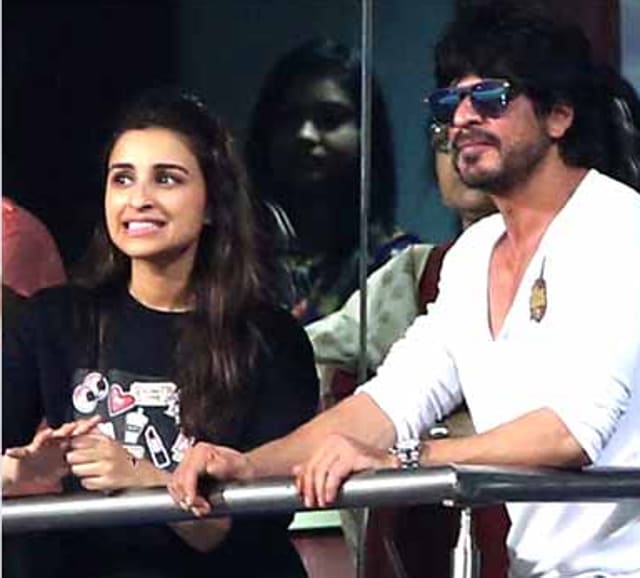 Parineeti Chopra with Shah Rukh Khan during a Kolkata Knight Riders’ match at Eden Garden. (Twitter)