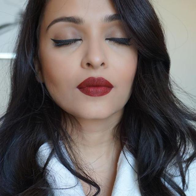 Well-defined eyes, the mouth painted scarlet, Aish prepares to slay, and oh so beautifully. (Instagram/charlottewillermakeup)
