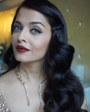 She doesn’t say, she shows why she is widely touted as one of the most beautiful women to have walked the planet. (Instagram/charlottewillermakeup)