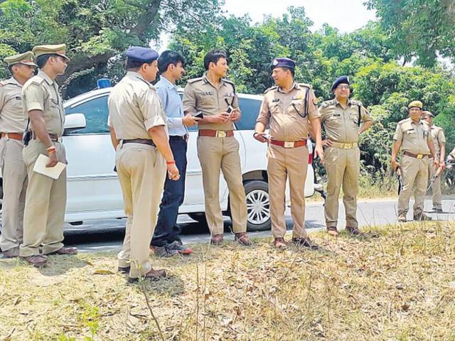 Senior police officials were in Azamgarh to review situation there on Monday. (HT Photo) Senior police officials were in Azamgarh to review situation there on Monday. (HT Photo)