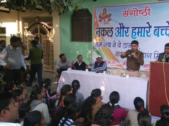 Collector Ilayaraja T and SP Navneet Bhasin held awareness programme against cheating in Bhind. (HT file photo) Collector Ilayaraja T and SP Navneet Bhasin held awareness programme against cheating in Bhind. (HT file photo)