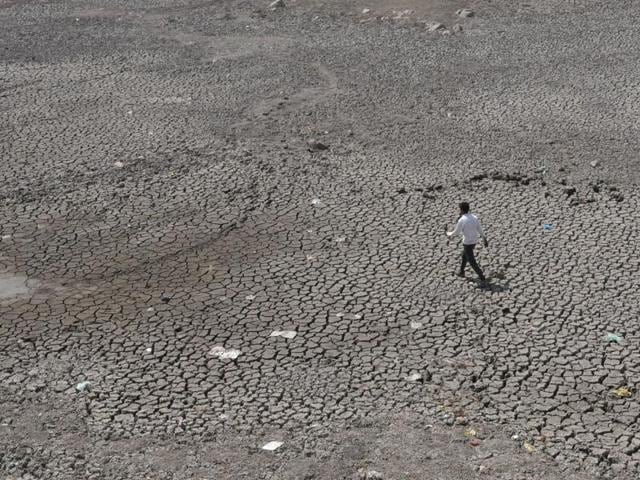 Dried up lake of Prithvipur in Bundelkhand.(HT file photo) Dried up lake of Prithvipur in Bundelkhand.(HT file photo)