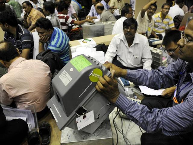 The Election Commission introduced Voter Verifiable Paper Audit Trail (VVPAT) for the first time in Kolkata this year. (Ashok Nath Dey/HT Photo)