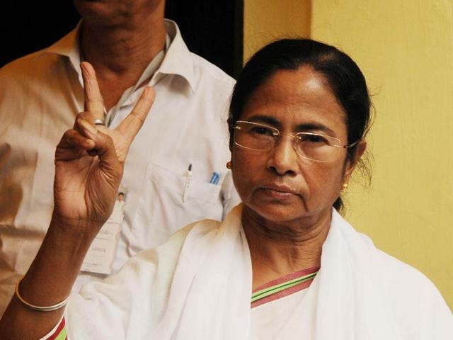 Trinamool Congress chief Mamata Banerjee casts her vote in Kolkata during the fifth phase of assembly elections. (Subhankar Chakraborty/HT Photo)