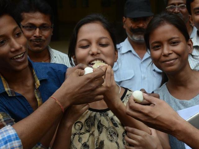 Nandani from BD College, Patna, has topped the Bihar intermediate commerce (I Com) examination, the results for which were declared by the Bihar School Examination Board (BSEB) on Tuesday. (Santosh Kumar/HT photo) Nandani from BD College, Patna, has topped the Bihar intermediate commerce (I Com) examination, the results for which were declared by the Bihar School Examination Board (BSEB) on Tuesday. (Santosh Kumar/HT photo)