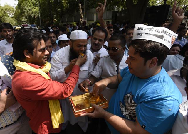 AAP workers offering sweets to each other after the party won five seats in the municipal bypolls on Tuesday. (Sonu Mehta/HT photo) AAP workers offering sweets to each other after the party won five seats in the municipal bypolls on Tuesday. (Sonu Mehta/HT photo)
