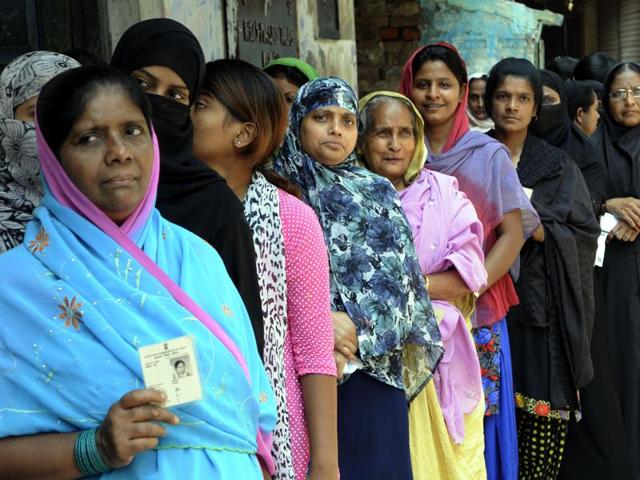 Women stand in a queue to cast their votes at Masjid Talab Lane, Metiabruz, in Kolkata. (Subhendu Ghosh/HT Photo)