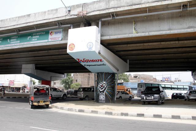 Newly painted graffiti of a flyover on the National Highway-1 at Samrala Chowk. (JS Grewal/HT Photo) Newly painted graffiti of a flyover on the National Highway-1 at Samrala Chowk. (JS Grewal/HT Photo)
