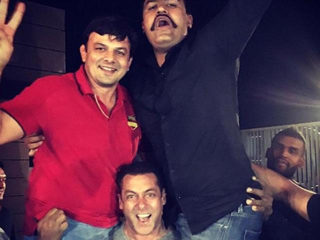This is why we call him Salman Dabangg Khan. The Bollywood actor lifts wrestlers Jagdish Kaliraman and Jagdish Cheema at the Sultan wrap party in Punjab. (Twitter)