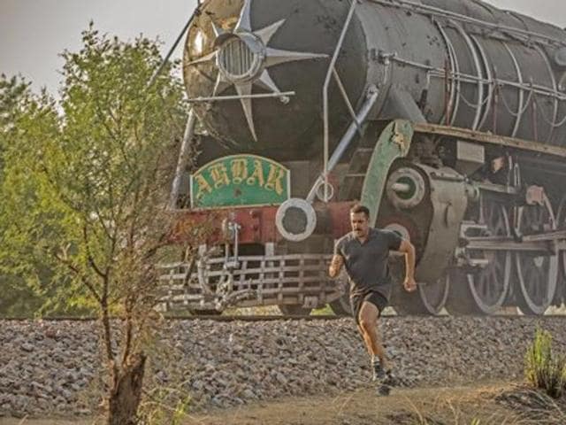 Salman Khan races with a train on the sets of Sultan. (Twitter) Salman Khan races with a train on the sets of Sultan. (Twitter)