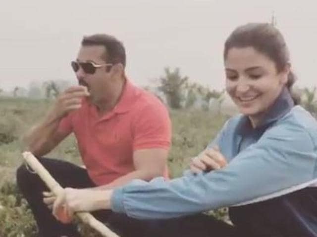 Anushka Sharma and Salman Khan enjoy some fresh tomatoes in Punjab while shooting for Sultan. (Twitter) Anushka Sharma and Salman Khan enjoy some fresh tomatoes in Punjab while shooting for Sultan. (Twitter)