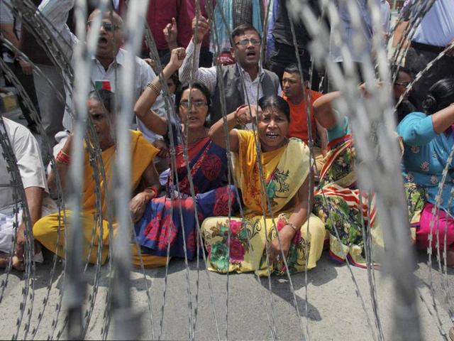 Supporters of Nepalese minority ethnic groups clash with police during a protest against the government outside the prime minister's residence in Kathmandu on Tuesday. (AP) Supporters of Nepalese minority ethnic groups clash with police during a protest against the government outside the prime minister's residence in Kathmandu on Tuesday. (AP)