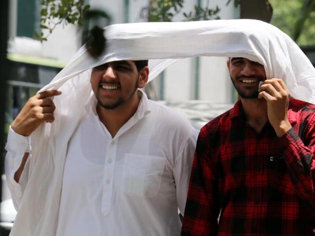 Men take cover in Bathinda on a hot Wednesday. (Sanjeev Kumar/HT Photo) Men take cover in Bathinda on a hot Wednesday. (Sanjeev Kumar/HT Photo)