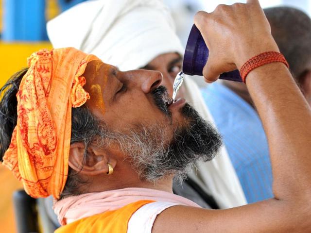 As mercury rises to, a man drinks water to cool down, in Patiala. (Bharat Bhushan/HT Photo) As mercury rises to, a man drinks water to cool down, in Patiala. (Bharat Bhushan/HT Photo)