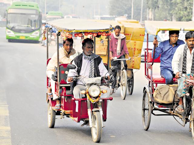1,000 underprivileged people from Gurgaon were promised e-rickshaws under the Pradhan Mantri Mudra Yojana. (HT Photo) 1,000 underprivileged people from Gurgaon were promised e-rickshaws under the Pradhan Mantri Mudra Yojana. (HT Photo)