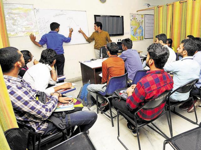 Noida Deaf Society provides skill training to specially abled people and helps them get jobs.(Sunil Ghosh/ HT Photo)