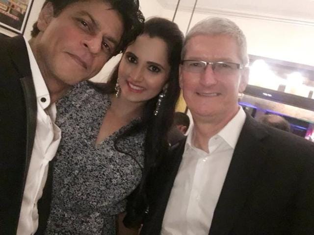 Shah RUkh Khan hosted a private dinner party for Apple CEO Tim Cook on Wednesday. Several Bollywood and business personalities were spotted at the event (Twitter)
