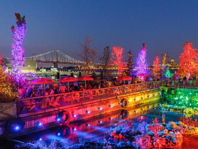 The floating barges at Spruce Street Harbor Park. (Matt Stanley) 