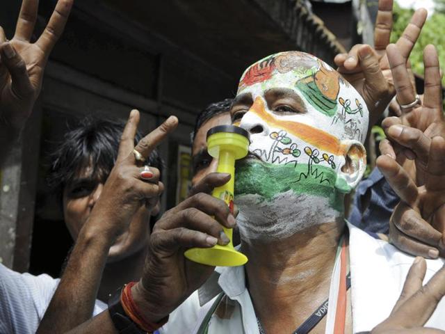 TMC supporters and workers celebrating their win outside the counting centre at Alipur in South Kolkata. (Photo by Subhendu Ghosh/ Hindustan Times)