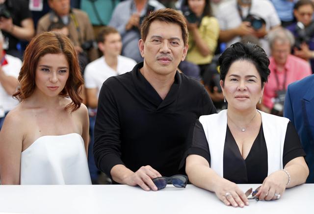 Director Brillante Mendoza (C), cast members Andi Eigenmann (L) and Jaclyn Jose pose during a photocall for the film Ma' Rosa in competition at the 69th Cannes Film Festival in Cannes, France. (REUTERS) Director Brillante Mendoza (C), cast members Andi Eigenmann (L) and Jaclyn Jose pose during a photocall for the film Ma' Rosa in competition at the 69th Cannes Film Festival in Cannes, France. (REUTERS)