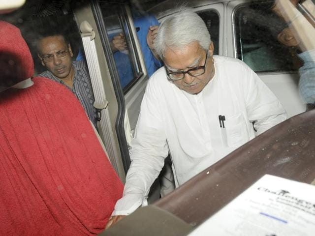 Left Front chairman Biman Bose leaving CPI-M party office after their party failed to gain power in West Bengal.  (Hindustan Times) 