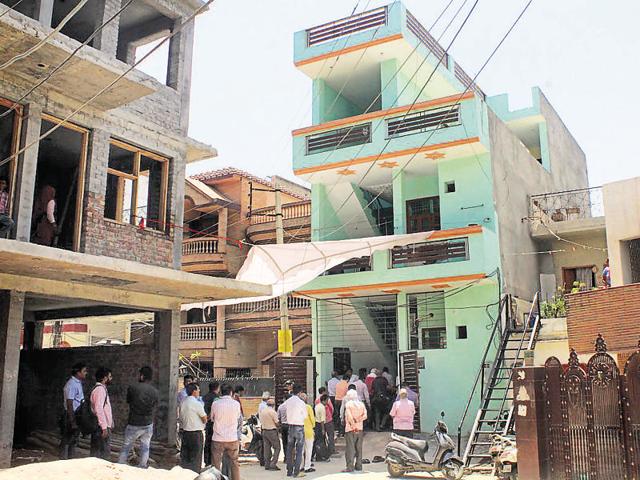 Friends and family gather outside Jiya’s house in Krishna Colony near Sector 7, Old Gurgaon on Wednesday. (Parveen Kumar/HT Photo) Friends and family gather outside Jiya’s house in Krishna Colony near Sector 7, Old Gurgaon on Wednesday. (Parveen Kumar/HT Photo)