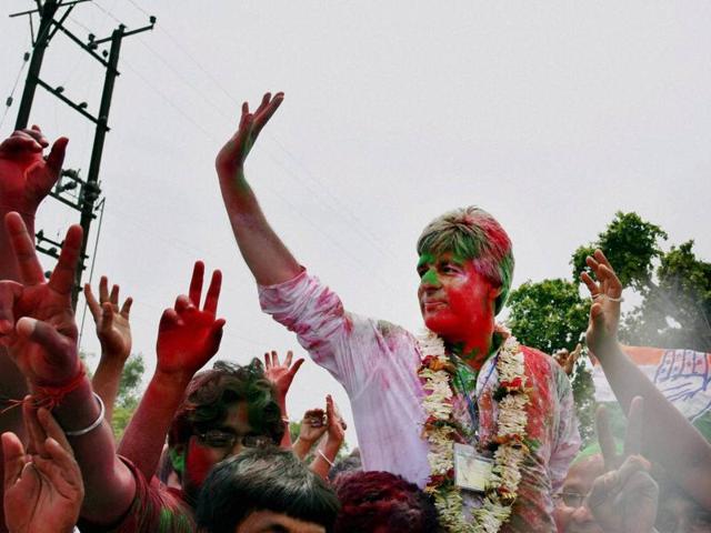 Congress candidate Isha Khan Choudhury waves at supporters after winning the Sujapur assembly seat in Malda district of West Bengal. (PTI) 