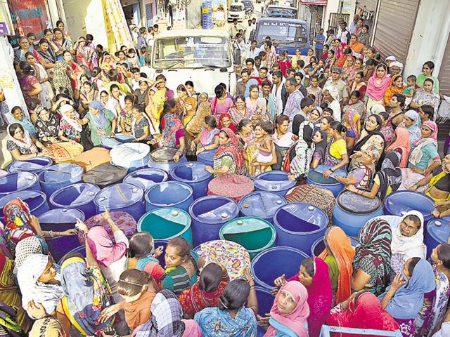 Four weeks of dry run triggers water wars in Delhi’s Sangam Vihar ...