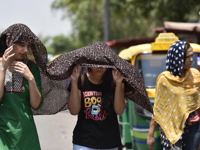 Girls cover their faces to protect themselves from the scorching heat on a hot summer day in New Delhi on Thursday. (Arun Sharma/Hindustan Times) Girls cover their faces to protect themselves from the scorching heat on a hot summer day in New Delhi on Thursday. (Arun Sharma/Hindustan Times)