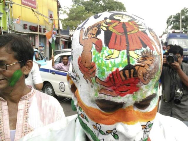 West Bengal’s ruling Trinamool Congress and Tamil Nadu’s ruling AIADMK were set to retain power on Thursday and the BJP was on the road to victory in Assam and the Left made a comeback in Kerala, early trends of the assembly poll results showed. (Photo by Subhankar Chakravarty/ Hindustan Times)