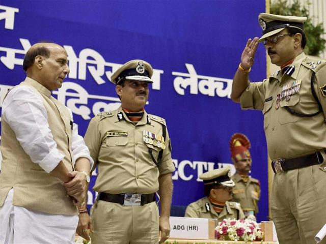 Union home minister Rajnath Singh (left) at the 14th BSF Investiture ceremony in New Delhi on Friday.(PTI) Union home minister Rajnath Singh (left) at the 14th BSF Investiture ceremony in New Delhi on Friday.(PTI)