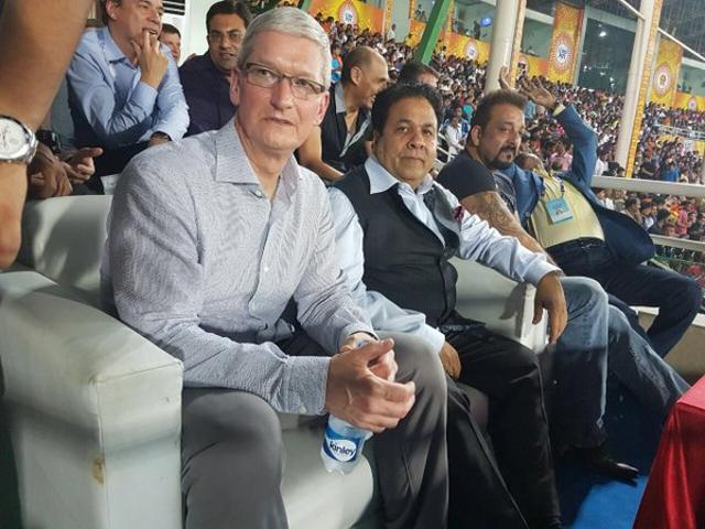 Apple CEO Tim Cook with IPL Chairman Rajeev Shukla (Rajeev Shukla’s Twitter Handle) Apple CEO Tim Cook with IPL Chairman Rajeev Shukla (Rajeev Shukla’s Twitter Handle)
