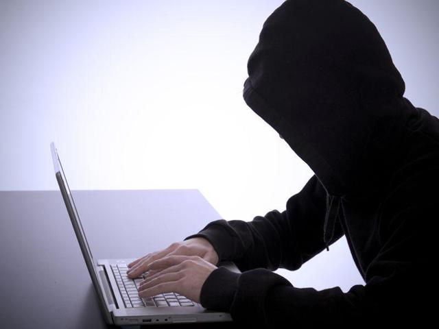 A schoolteacher in Jharkhand was robbed of Rs 4.5 lakh by a Facebook friend.(Photo for representation) A schoolteacher in Jharkhand was robbed of Rs 4.5 lakh by a Facebook friend.(Photo for representation)