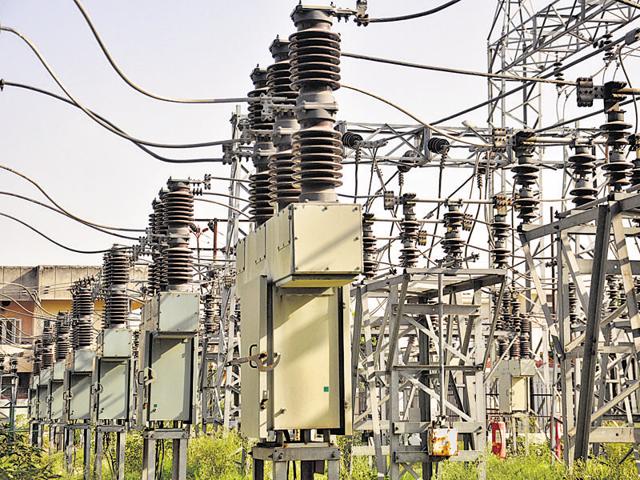 Discoms strengthen their network, design and periodically upgrade it on the basis of load forecasts – the declaration made by the consumers about their estimated power consumption. (Hindustan Times) Discoms strengthen their network, design and periodically upgrade it on the basis of load forecasts – the declaration made by the consumers about their estimated power consumption. (Hindustan Times)